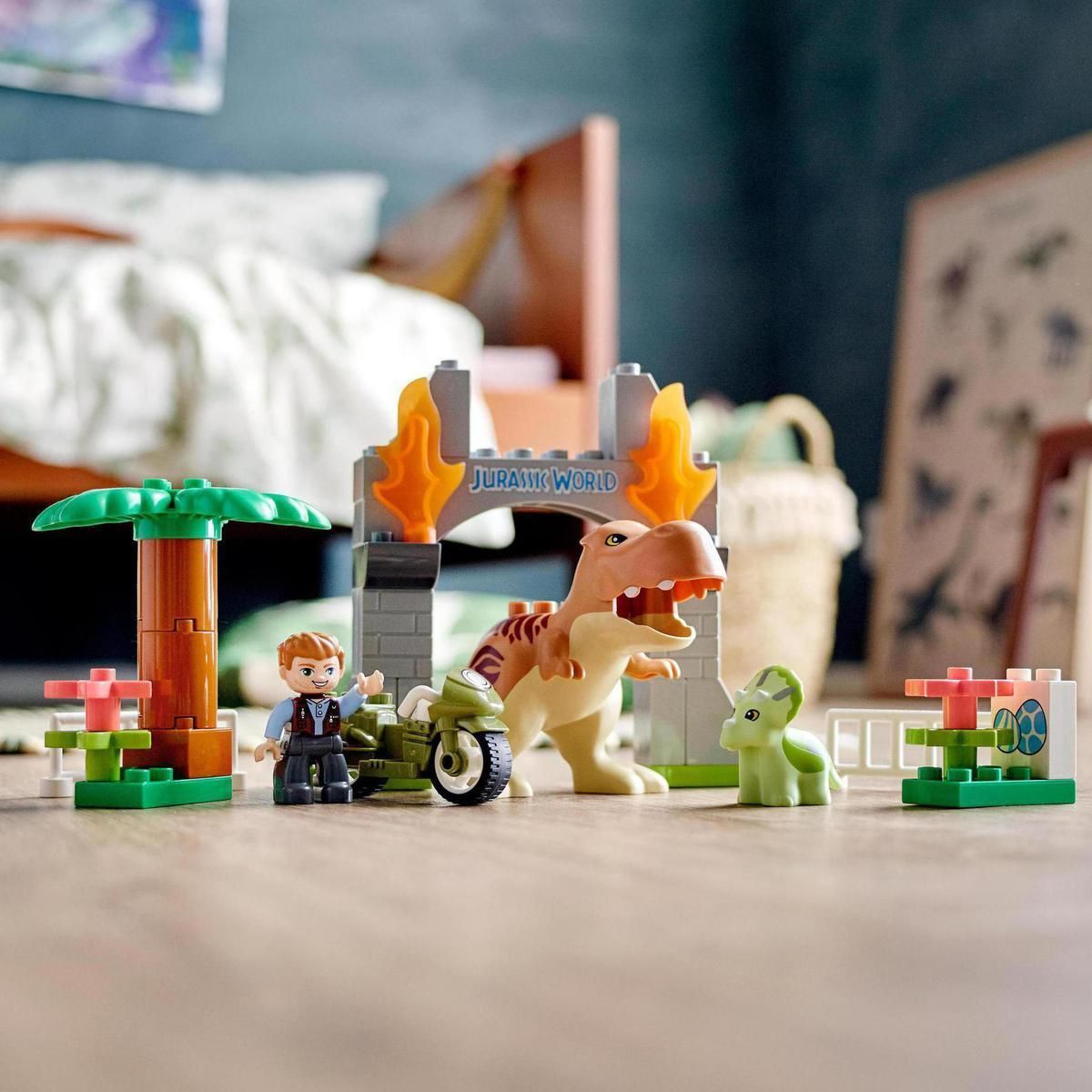 LEGO® DUPLO® Jurassic World ™ 10939 T-rex a Triceratops na útěku - obrázek 5