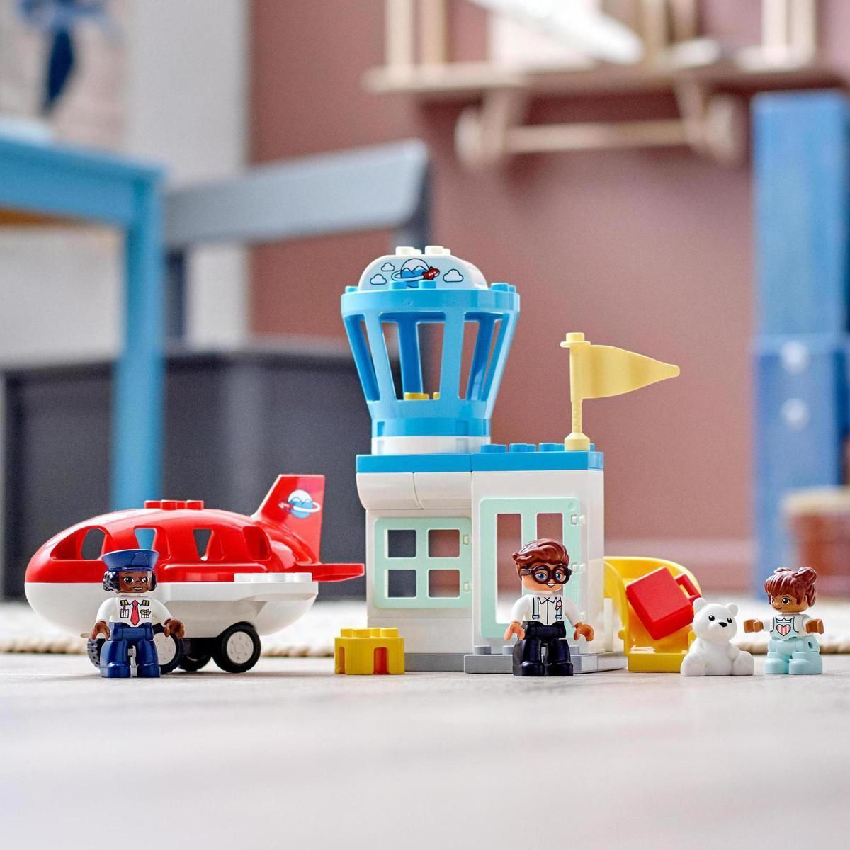 LEGO® DUPLO® Town 10961 Letadlo a letiště - obrázek 5