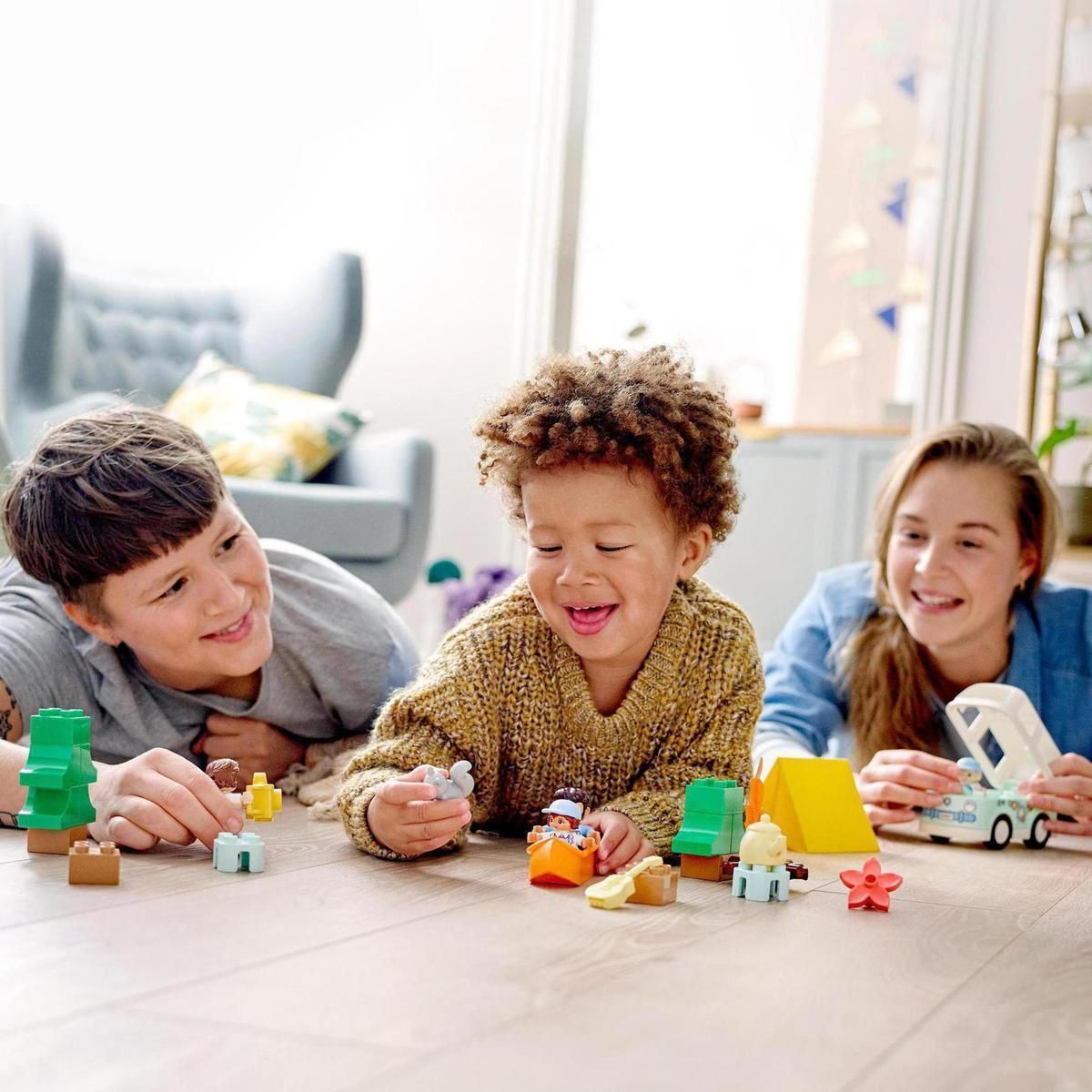 LEGO DUPLO 10946 Dobrodružství v rodinném karavanu - obrázek 3
