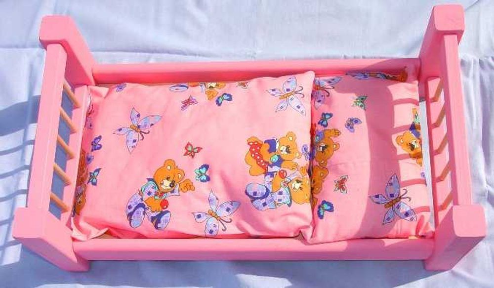 Česká dřevěná hračka Dřevěná postel pro panenky růžová velká - obrázek 1