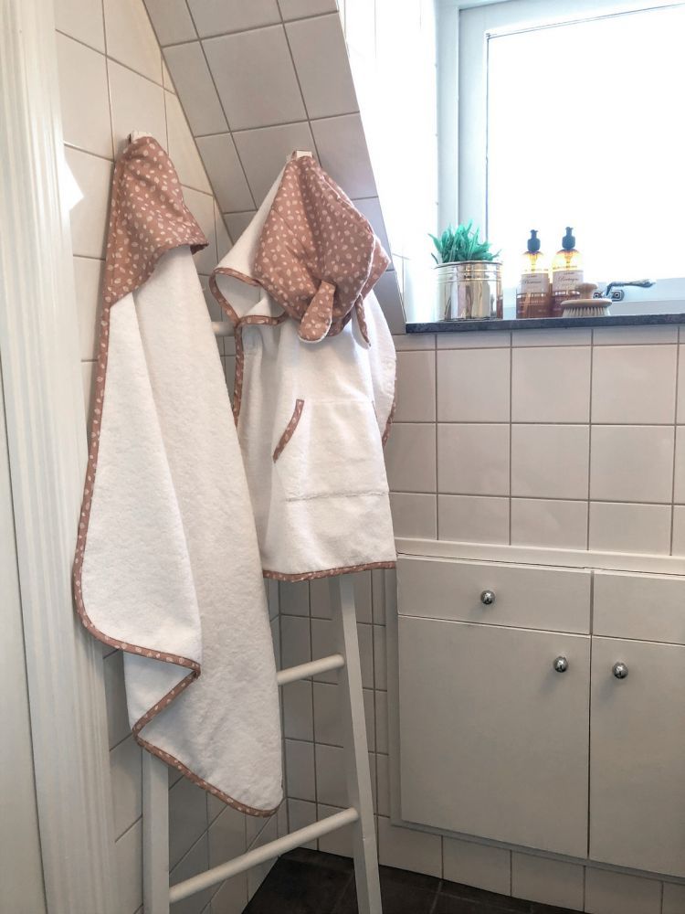 VINTER & BLOOM Osuška s kapucí Nordic Leaf Calm Grey 2021 - obrázek 2