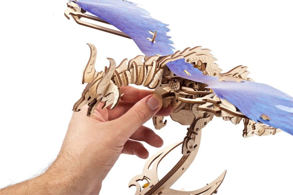 Ugears 3D dřevěné mechanické puzzle Vířící drak - obrázek 5