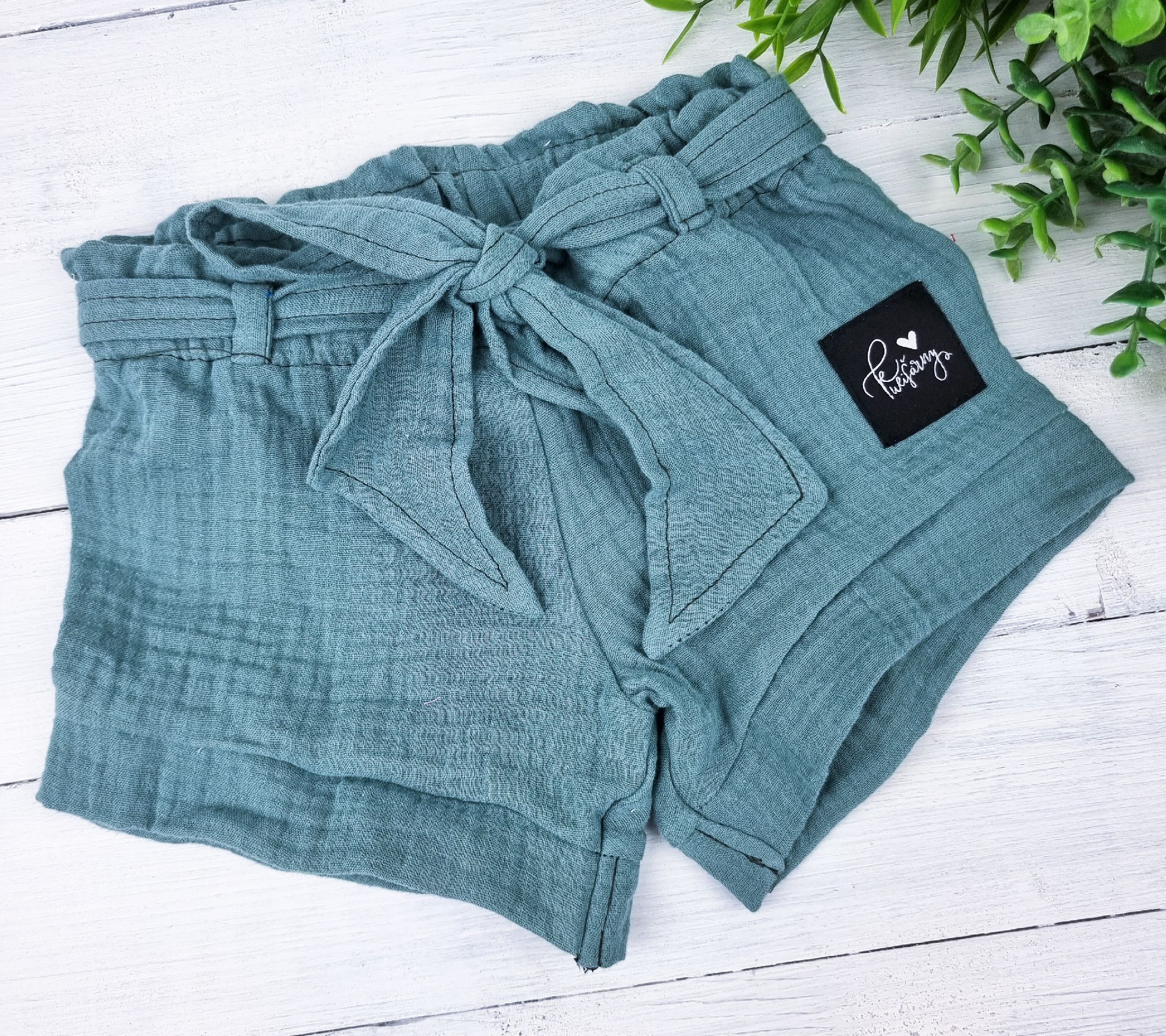 Kulišárny (handmade) Šortky s mašlí ,,SAGE,, mušelín vel.86 sklad š VELIKOST: 86