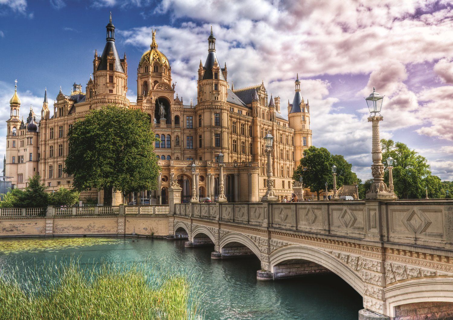 TREFL Puzzle Zámek na ostrově 1000 dílků - obrázek 1