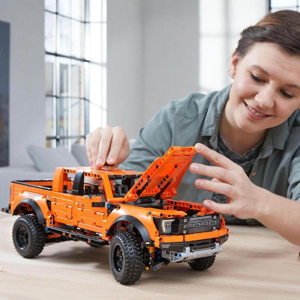 LEGO® Technic 42126 Ford® F-150 Raptor - obrázek 3