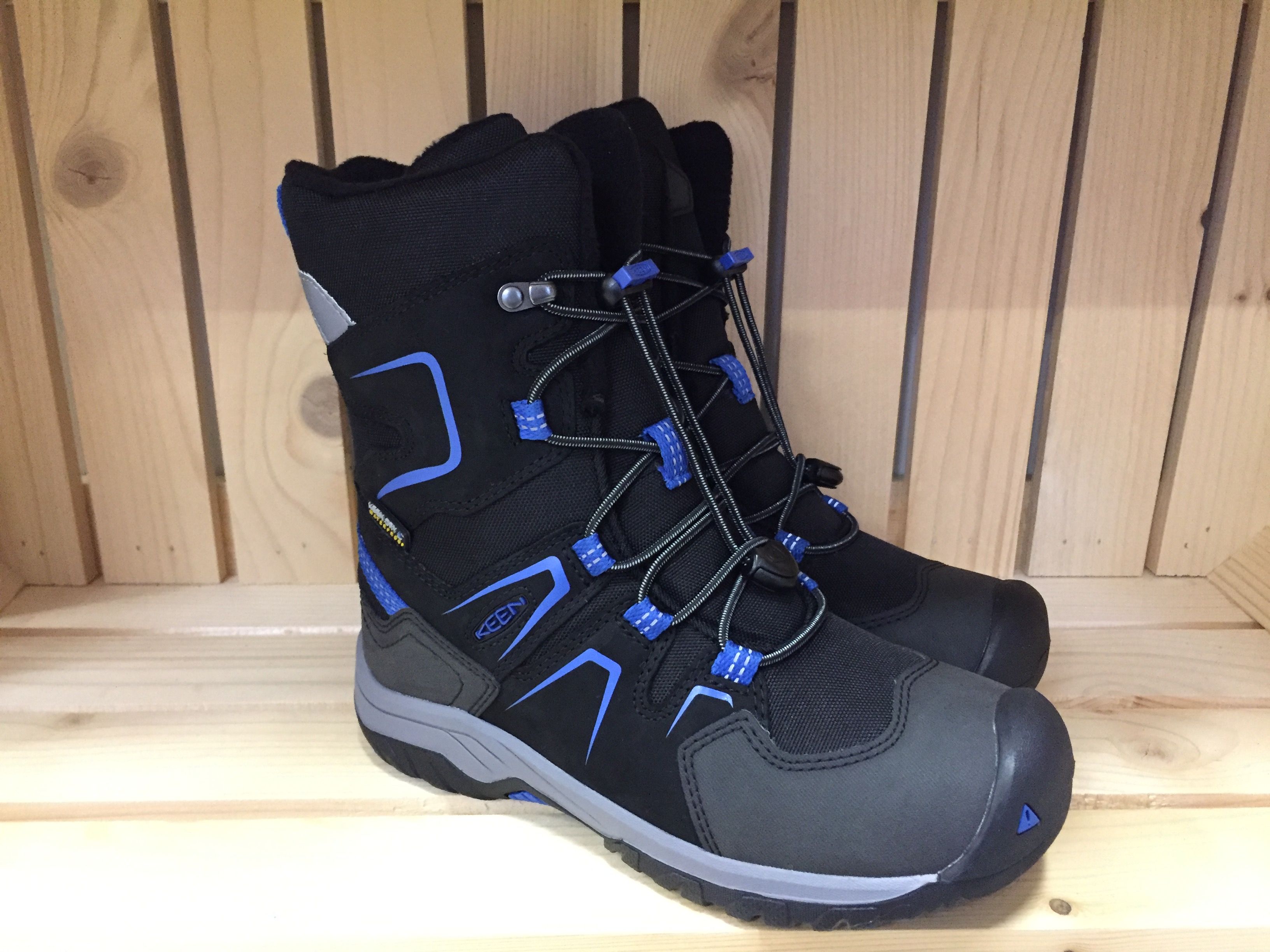 Keen Levo Winter WP Black/Baleine Blue Velikost: 32/33 - obrázek 1