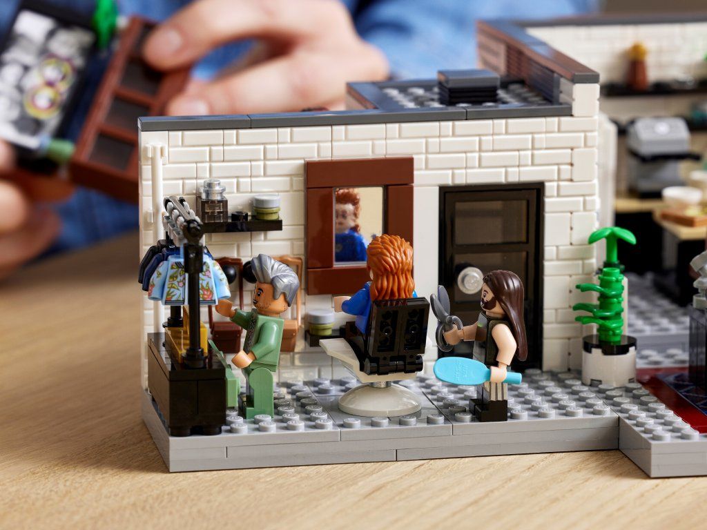 LEGO Queer tým – byt „Úžo Pětky“ 10291 - obrázek 5