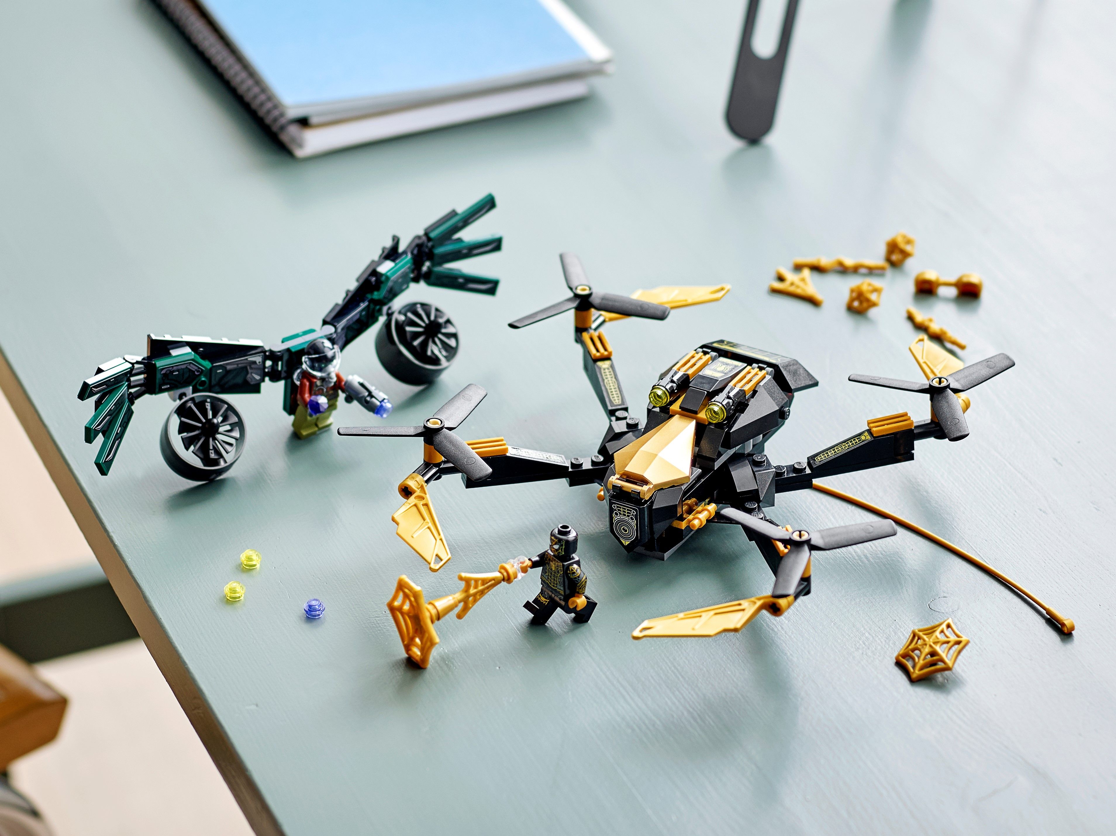 LEGO Spider-Man a duel s dronem 76195 - obrázek 8