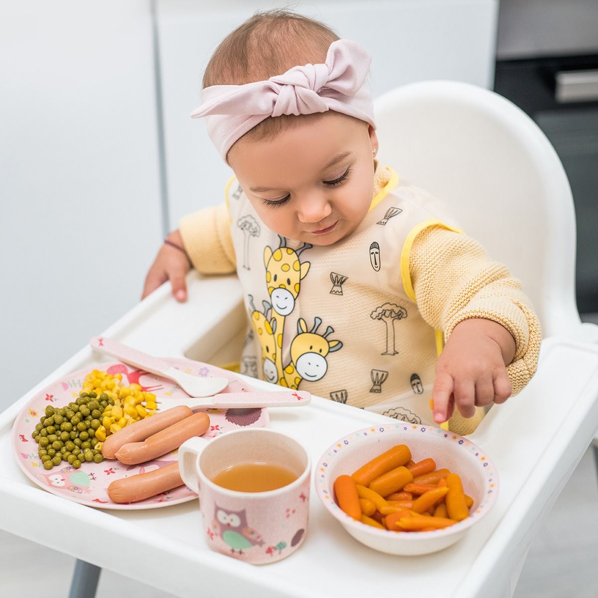 Plastová zástera BabyOno - velikost 12m+, motiv žirafy - obrázek 2